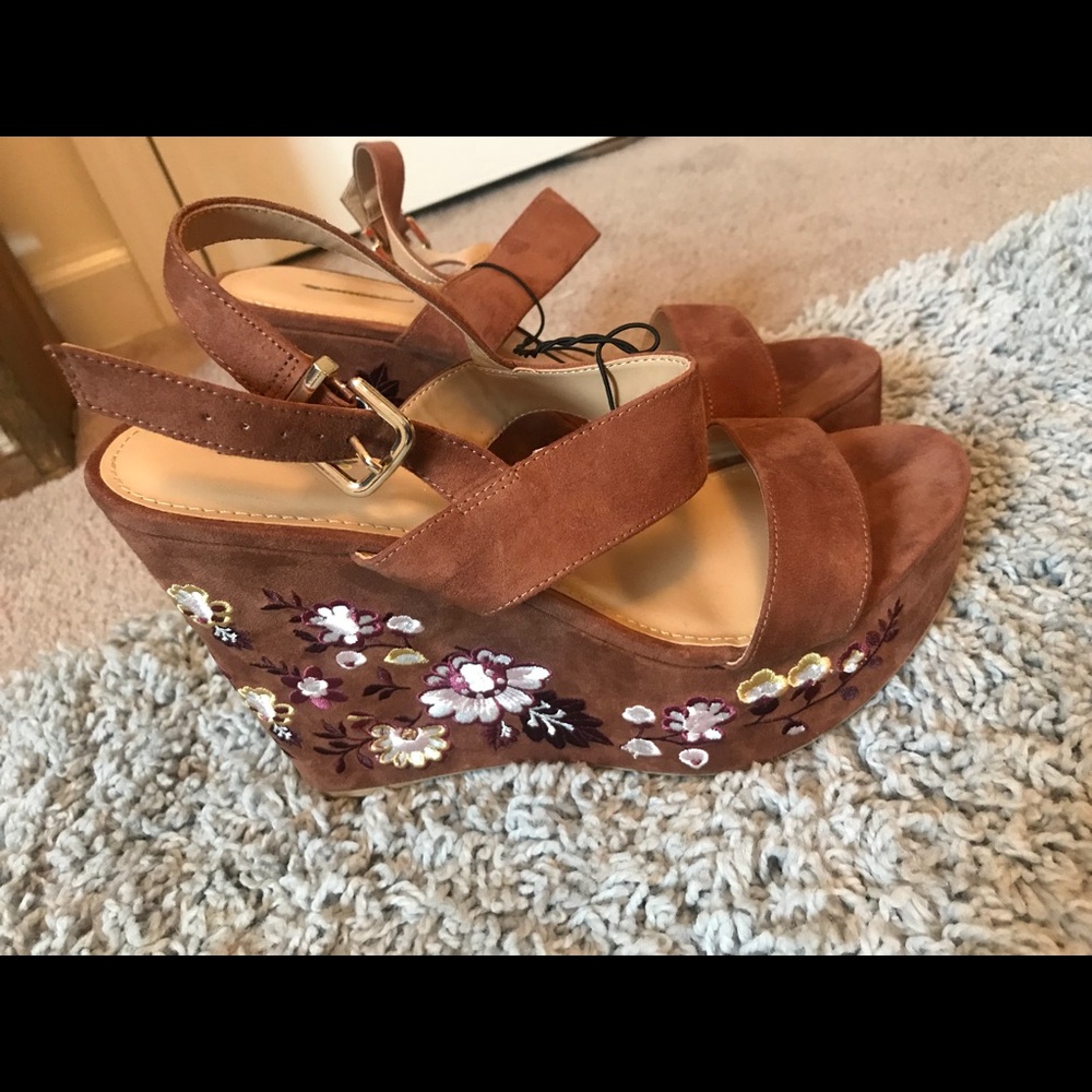 Express Brown Wedges